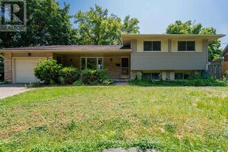285 Thorncrest Dr in Waterloo, ON - Building Photo - Building Photo