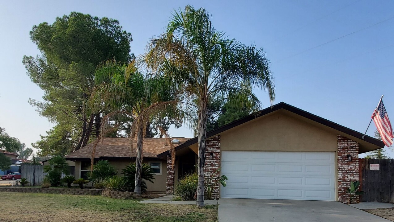 6113 Panorama Dr in Bakersfield, CA - Foto de edificio