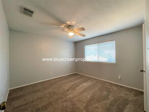 1920 Oakbluff Dr in Carrollton, TX - Building Photo - Building Photo