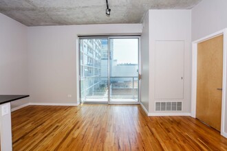 1620 S Michigan Ave, Unit 525 in Chicago, IL - Building Photo - Building Photo