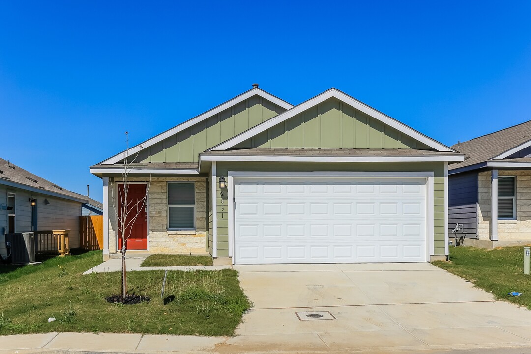 2831 Millikan Dr in Converse, TX - Building Photo