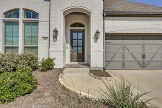 332 Oak Hollow Way in Little Elm, TX - Building Photo - Building Photo
