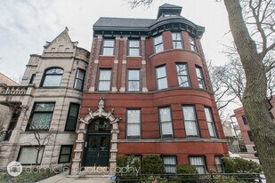 1301 N Hoyne Ave in Chicago, IL - Building Photo
