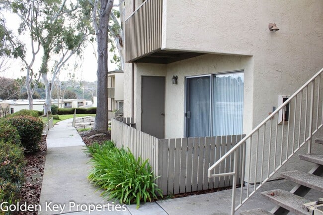 432 Edgehill Ln in Oceanside, CA - Foto de edificio - Building Photo