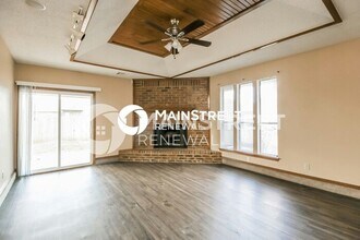 2425 E Hills Dr in Moore, OK - Building Photo - Building Photo