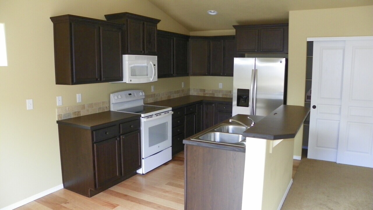 2787 NE Spring Water Pl in Bend, OR - Building Photo