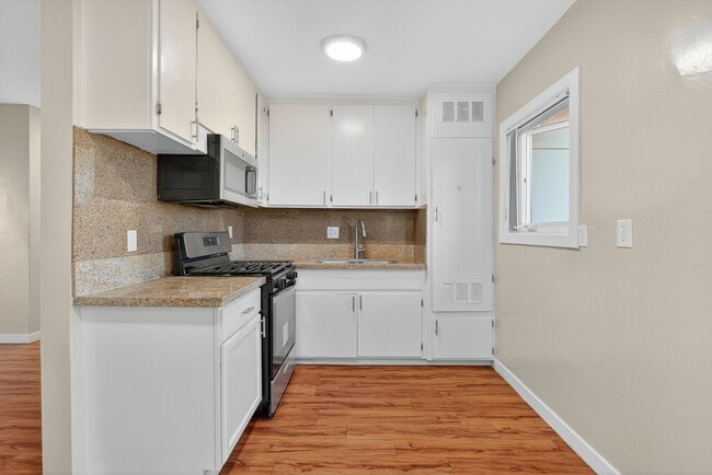 210 E 29th St in Long Beach, CA - Building Photo - Building Photo