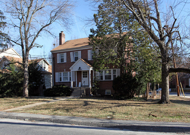 8101 Flower Ave in Takoma Park, MD - Foto de edificio - Building Photo