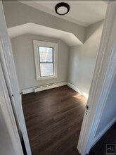 224 E 237th St-Unit -DUPLEX in Bronx, NY - Building Photo - Building Photo