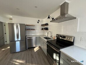 15 Oakwood Rd in East Lyme, CT - Building Photo - Building Photo