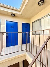 1750 S Bentley Ave in Los Angeles, CA - Building Photo - Building Photo