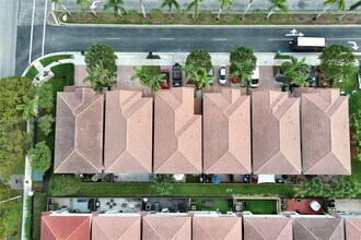 8562 NW 108th Ave in Doral, FL - Building Photo - Building Photo