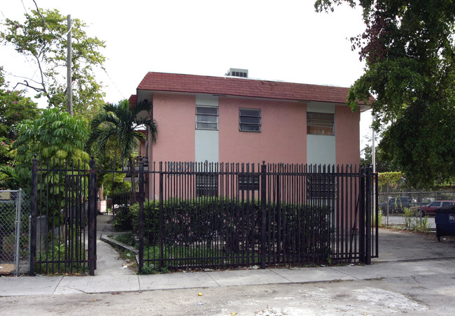 8321 NE 1st Ave in Miami, FL - Building Photo - Building Photo