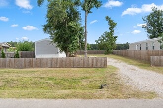 16543 Tremont Dr in Cut And Shoot, TX - Building Photo - Building Photo