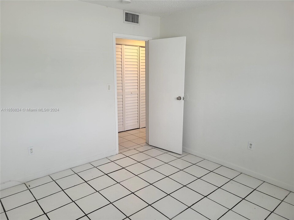 5100 SW 41st St, Unit 114 in Hollywood, FL - Foto de edificio