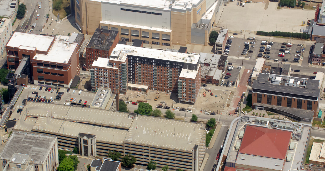 Forbes Hall in Pittsburgh, PA - Building Photo