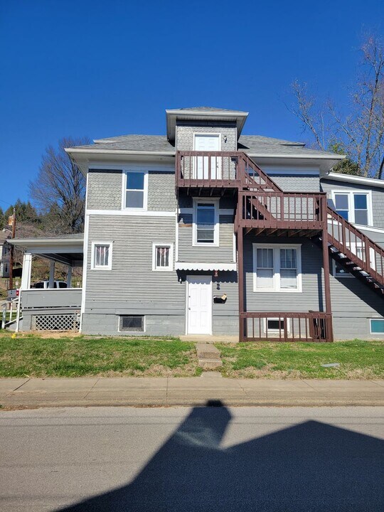 2502 Oak St in Parkersburg, WV - Building Photo