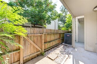 3929 Tanglewilde St in Houston, TX - Building Photo - Building Photo