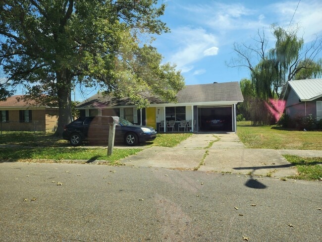 property at 918 Mimosa Dr