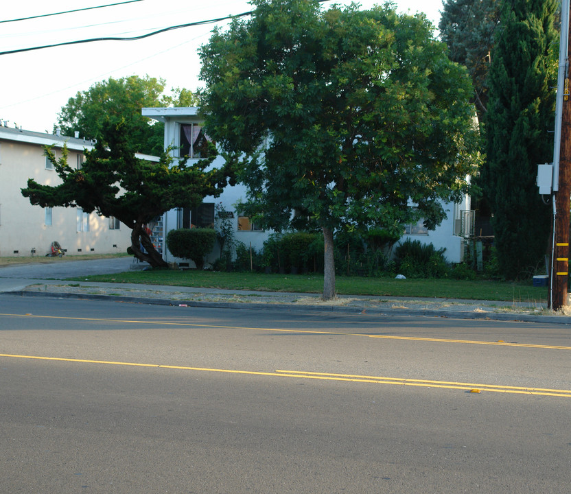 321 W Maude Ave in Sunnyvale, CA - Building Photo