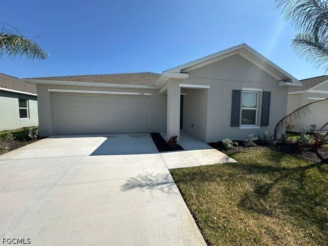 11918 Savanna Lks Blvd in Lehigh Acres, FL - Building Photo - Building Photo