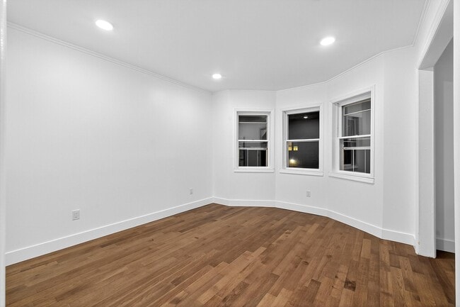 93 W 11TH St in Bayonne, NJ - Building Photo - Building Photo