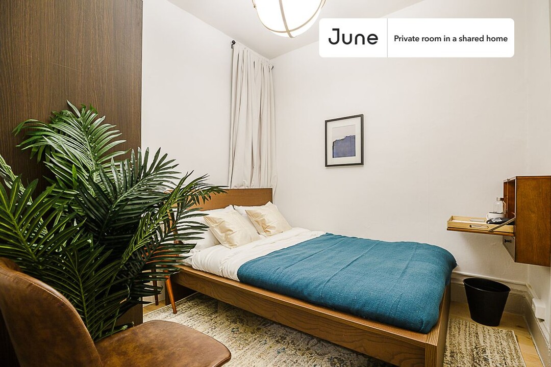 Private bedroom in 5 bed/1 bath Home in New York, NY - Building Photo