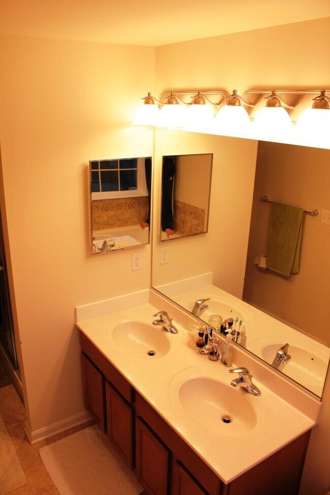 300 Parkin St in Baltimore, MD - Building Photo - Building Photo