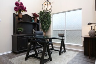 6010 Wood Bayou in San Antonio, TX - Building Photo - Building Photo