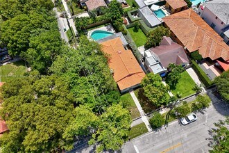 375 SW 20th Rd in Miami, FL - Building Photo - Building Photo