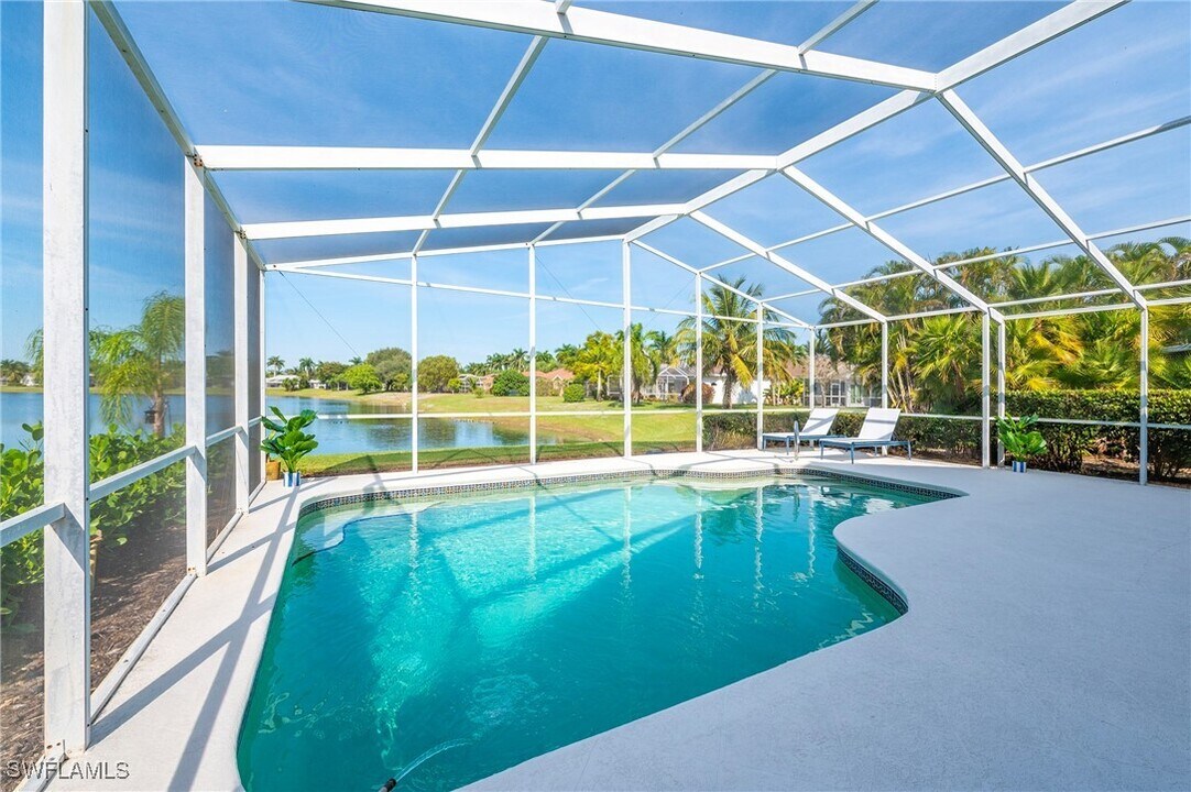 1526 Vintage Ln in Naples, FL - Building Photo