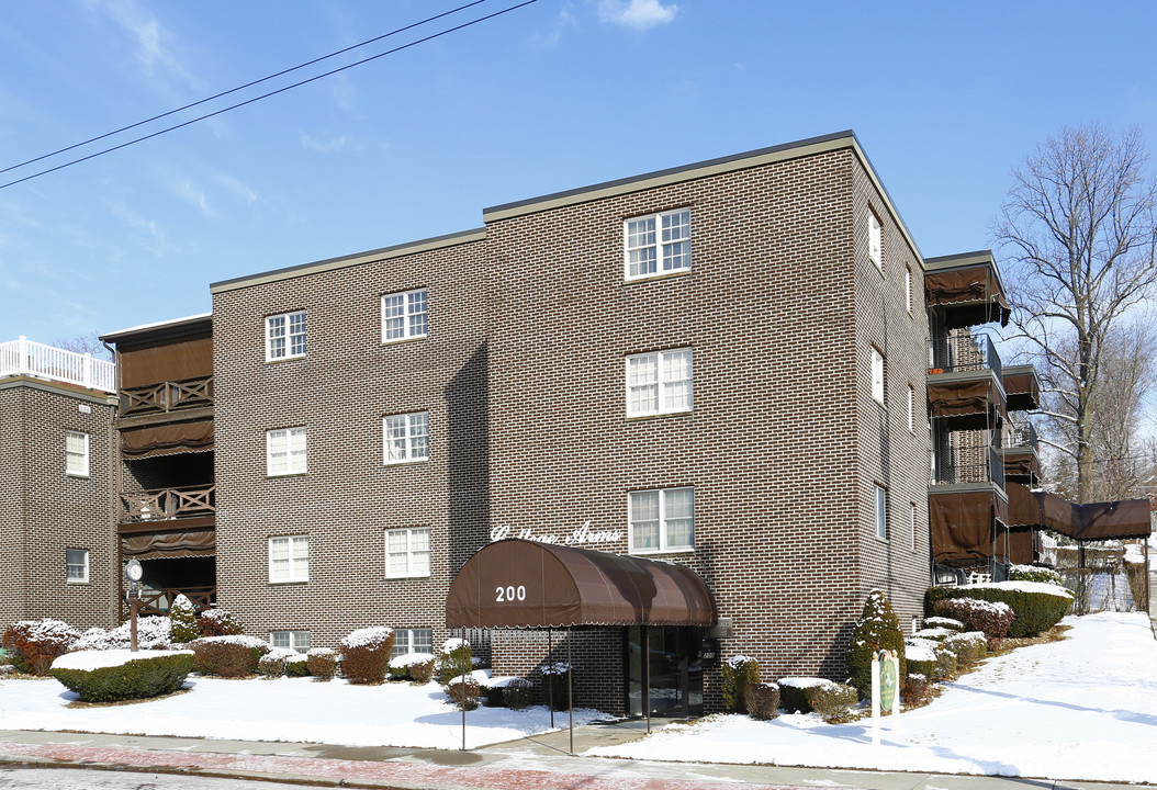 COLLEGE ARMS in Oakmont, PA - Building Photo