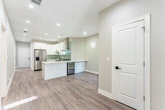 4937 N Albany Ave in Chicago, IL - Building Photo - Building Photo