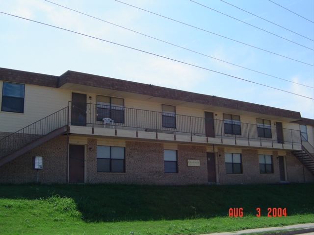 1001 E Main St in Edmond, OK - Foto de edificio