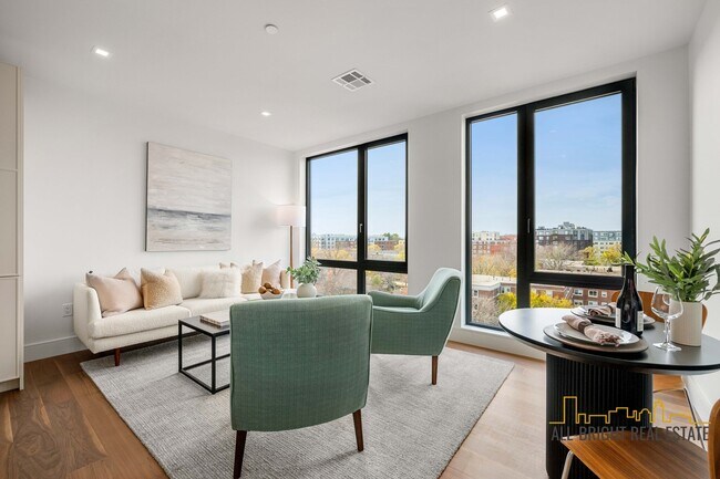 1515 Commonwealth Ave, Unit 304 in Boston, MA - Building Photo - Building Photo