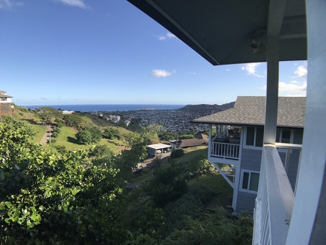 property at 148 Maunalanikai Pl