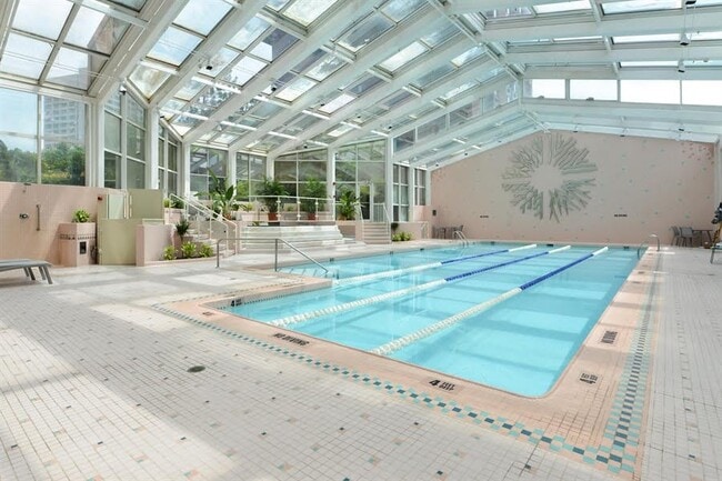 4 Martine Ave, Unit 412 in White Plains, NY - Building Photo - Building Photo