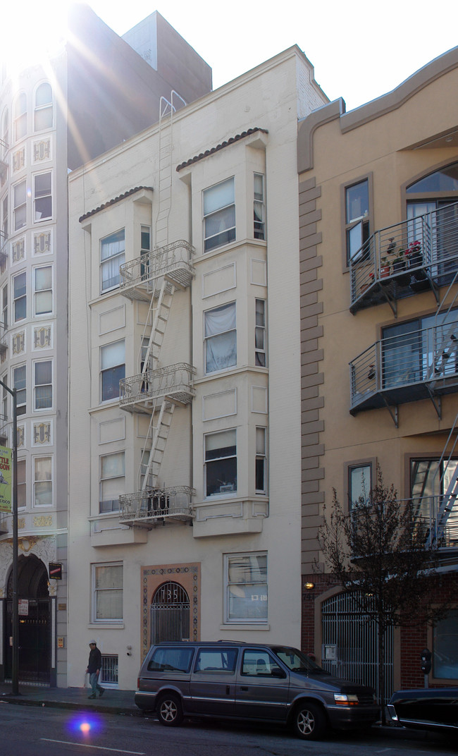 Gough Apartments in San Francisco, CA - Foto de edificio - Building Photo