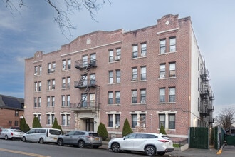 Commodore in Brooklyn, NY - Foto de edificio - Building Photo