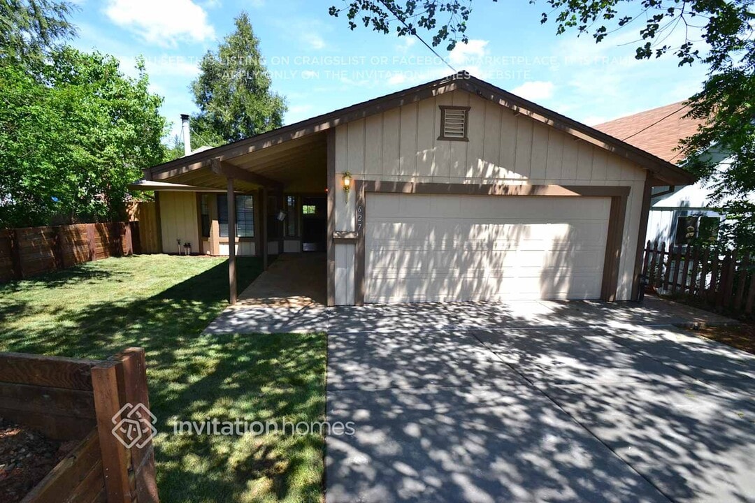 627 Myrtle Ave in Placerville, CA - Foto de edificio