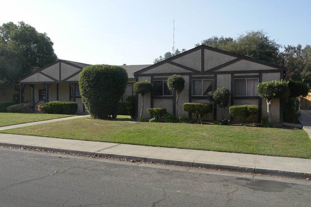 2491 Palm Ave in Atwater, CA - Foto de edificio
