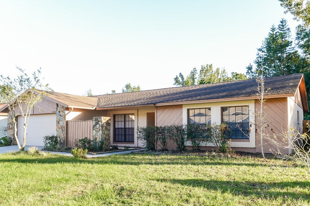 16536 Lake Dr in Tampa, FL - Building Photo