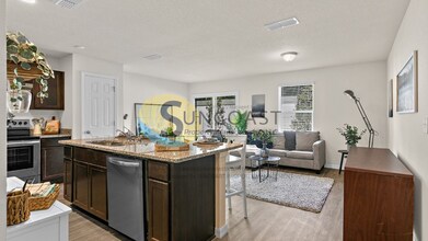 7625 Mailes Ct, Unit 201 in Jacksonville, FL - Building Photo - Building Photo