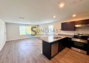 617 Century 21 Dr-Unit -2 in Jacksonville, FL - Foto de edificio - Building Photo