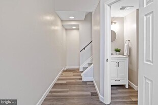 689 Clearview Ave in Hampstead, MD - Building Photo