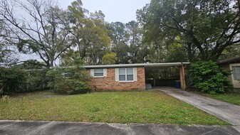 3912 Robert C Weaver Dr in Jacksonville, FL - Building Photo