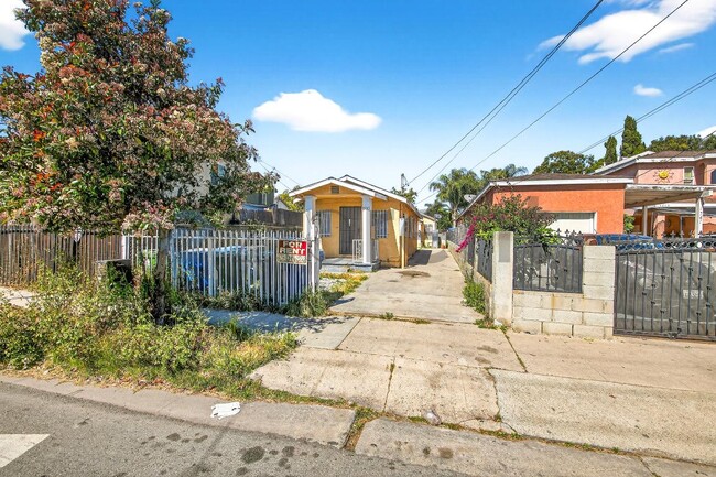 1737 E 108th St in Los Angeles, CA - Building Photo - Building Photo
