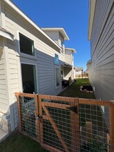 9409 Chatside in Schertz, TX - Foto de edificio - Building Photo