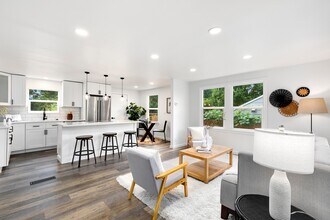 10346 Ashworth Ave N in Seattle, WA - Building Photo - Building Photo