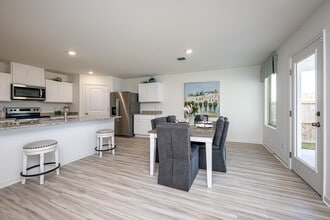 Villas at Oak Bend - Home Rentals in Baton Rouge, LA - Foto de edificio - Interior Photo